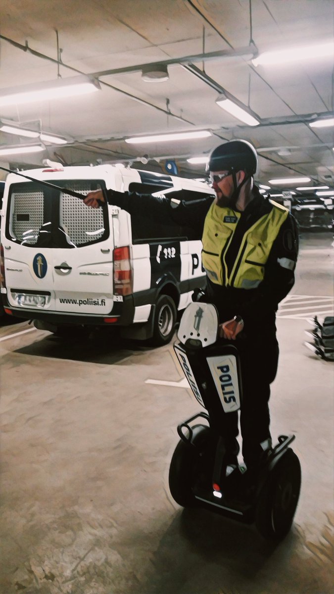 samuli_rajamaki's tweet image. Kuinka huipputeknologiaa integroidaan poliisitoimintaan?
Poliisihallitus otti Segwayt koekäyttöön kentällä – teoriassa arvovaltaa ja pelkoa, käytännössä kaikkea muuta.

Koko raportti blogissa. Linkki profiilissa.

#poliisi #tositarina #blogi #äläluetätäblogia #realismi