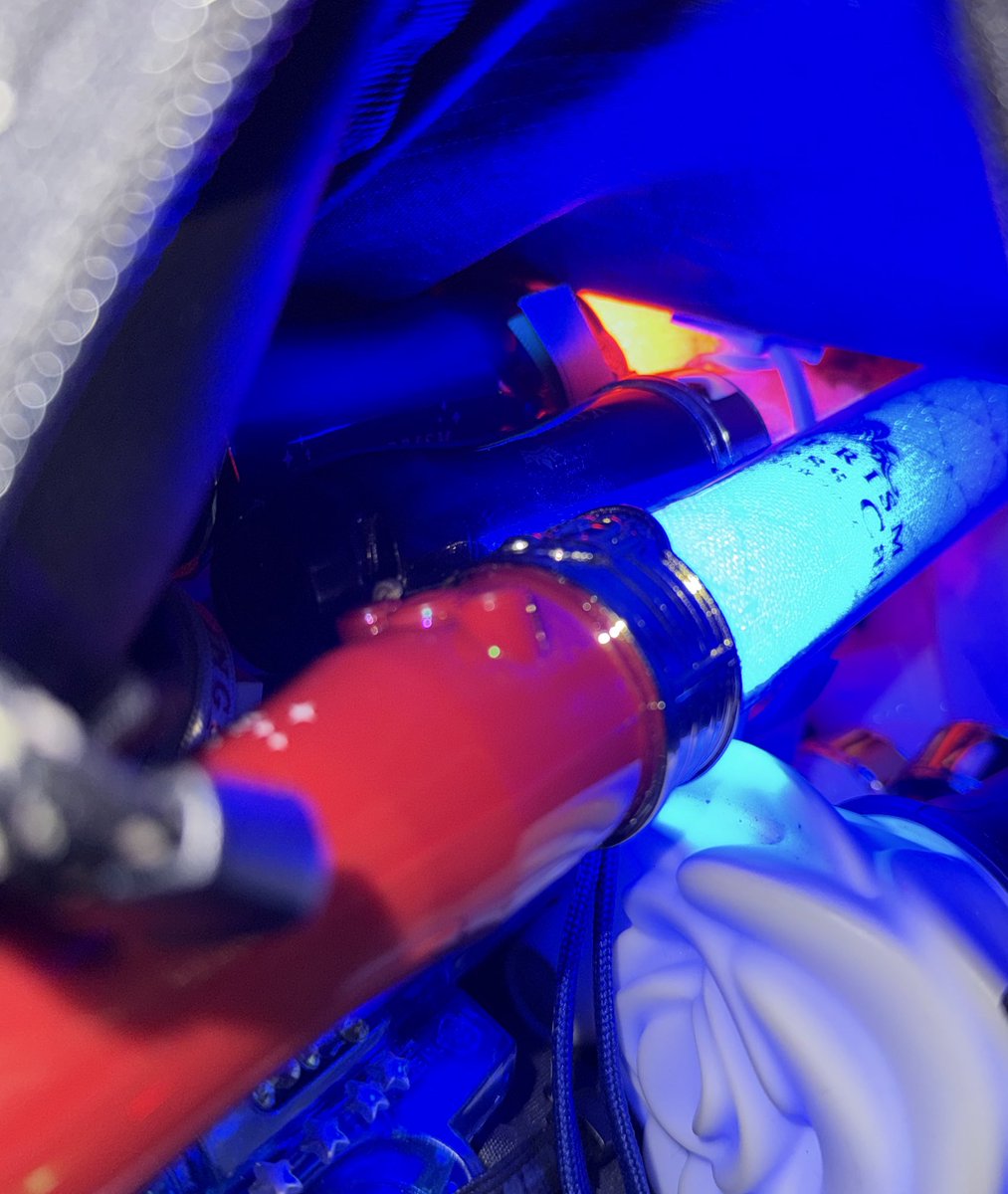 キンツアキンブレあるある

キンツアverのキンブレだけ家帰ると点灯している………
横にボタンがあるせいで沢山詰め込んでると点灯してしまう…
(この前気付かないで2日くらい点灯したままだった)