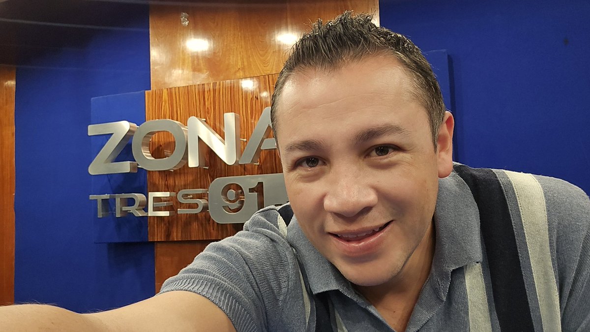 🔴 ¡Ya estoy 𝗔𝗟 𝗔𝗜𝗥𝗘 en #ZONAdeConexión a través de @ZONA3Noticias! 🔌🎵🎙️

#️⃣ Participen con el hashtag:
#EstoySeguroDeQue...

🎶 Complacencias de 10 a 11AM por el 91.5FM 📻🎙🎶
🔊 Escucha por Internet vía <a href="/tunein/">TuneIn</a> 👉 n9.cl/vfholg