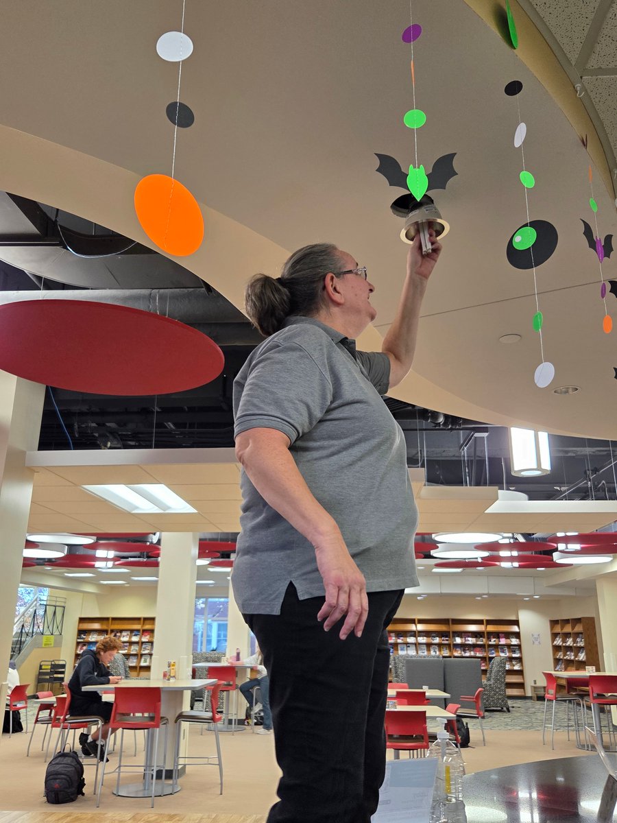 ConnLibrary's tweet image. 💡 Ever wonder what happens when a light bulb needs changing?
Our amazing custodian Donna climbs up on the Circulation Desk—with a big smile—to keep Conn Library bright!
#librarylife #behindthescenes #connlibrary #waynestatecollege