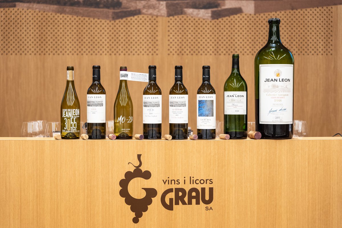 Ahir vam gaudir d’un tast excepcional amb Mireia Torres i Sergi Castro, presentant vins icònics de Jean Leon, incloent algunes joies com: el Magnum Reserva del 1999 i el Matusalem del 1988.
Més de 50 professionals de la restauració ens van acompanyar. Gràcies a tots/es!