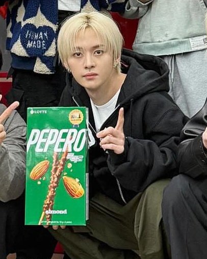 lalalalalinos's tweet photo. minho loiro cheio de piercings eu nunca vou te superar https://t.co/TjlWhpgePP