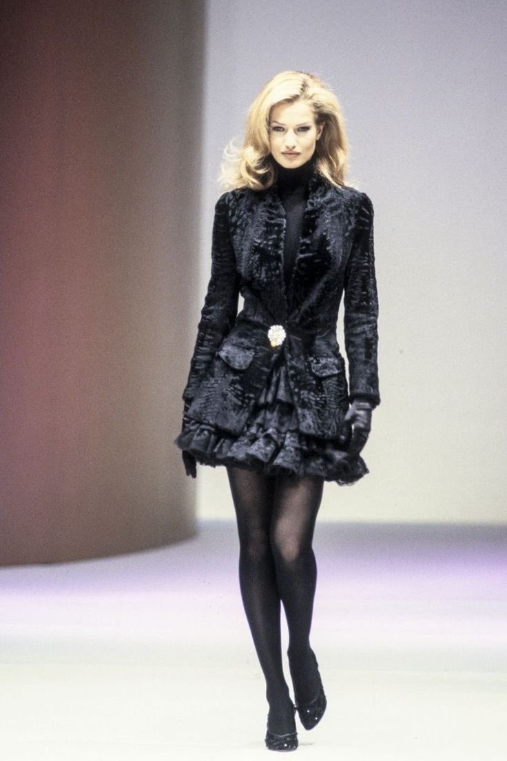 virgoessence's tweet photo. Karen Mulder for Genny, FW 1992 https://t.co/Dfg5pae62h