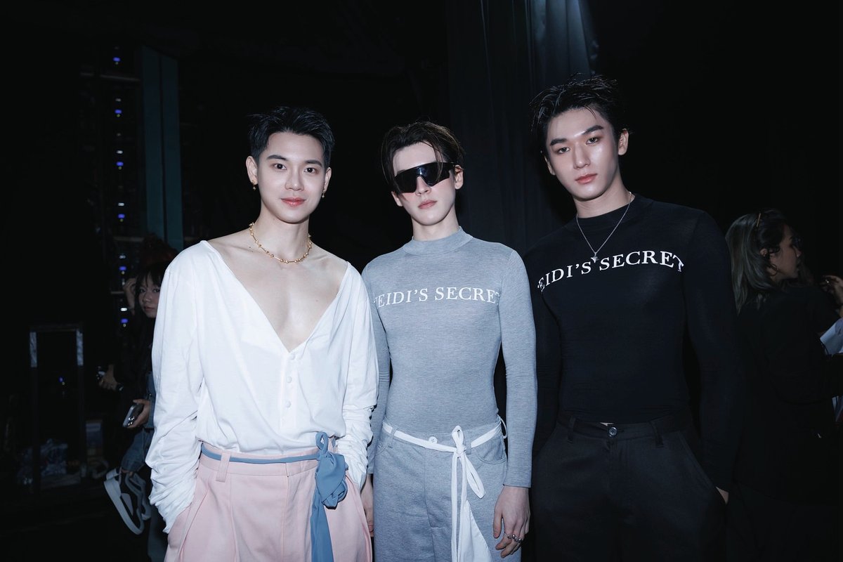พาส่องหนุ่มหล่อจากรันเวย์ HEIDI’S SECRET X LOPTEL ในงาน ELLE Fashion Week 2025 💚

#EFW2025 #SeeYouAtTheTent
#EFW2025xMosBank #MosBank
#Moslhong #ISBANKY
#yinyin_anw