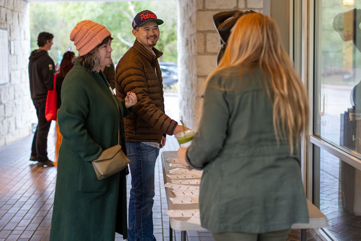 CM_Austin's tweet image. Loved seeing all your beautiful faces at our last event!  
📸 by by Chris Tyre #CMsoft #CMATX