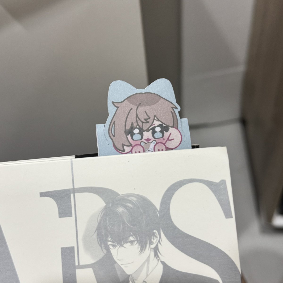 Im grinding merch trade right now!!!!!!!! Hihi kanakana peeking (its bookmark magnet) will rework this maybe next year because i made it shooooorrrttt hhhh 🫵
