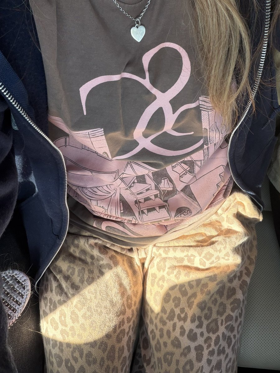 makemejunosc's tweet image. fit check