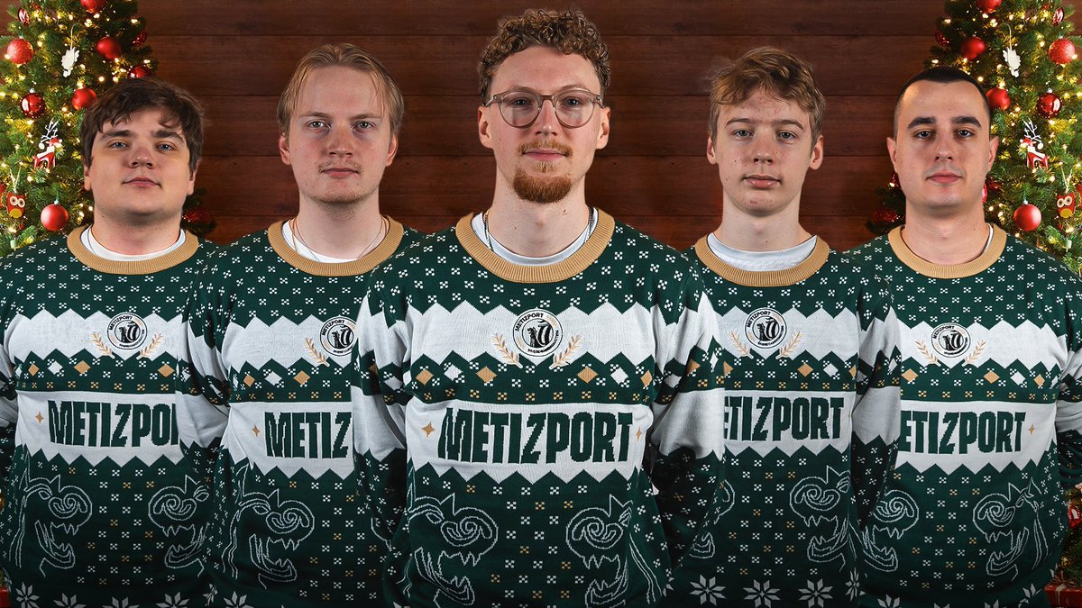 Metizport's tweet image. Quick reminder to cop your own Metizport Christmas sweater 🎄❄️