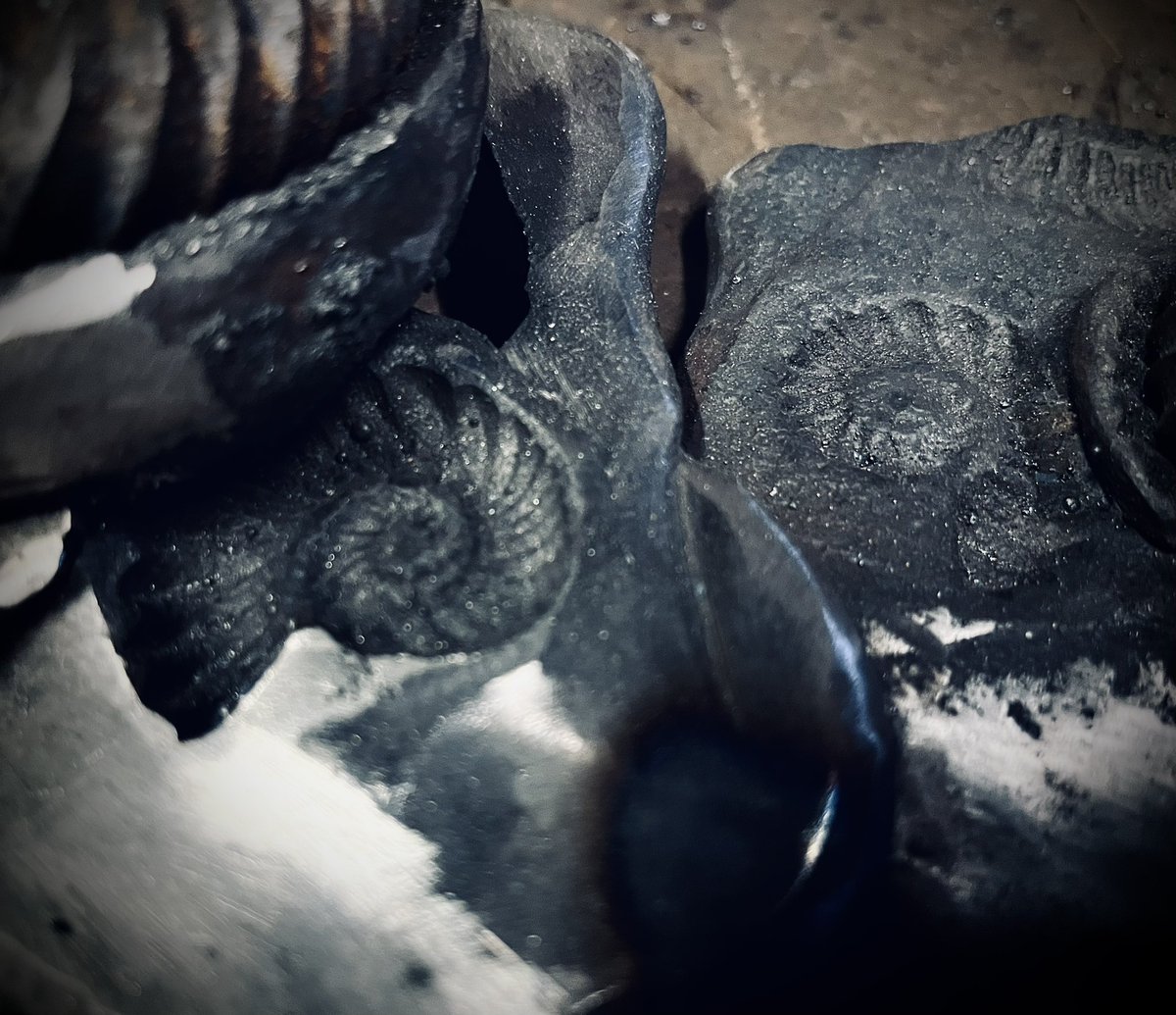 Textures &amp; Patterns

Couldn’t resist sharing some close ups of some of the detail on my current project!

Lots of experimenting with this one…

I won’t tell you what it is yet, but today has reminded me how much I love smooshing stuff into other stuff! 😍