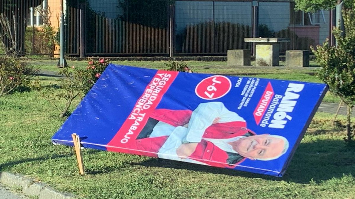 Este hombre  esta caído desde hace rato, quien lo conozca avisé a su familia jajajajaj