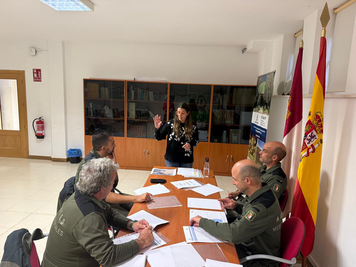 Plan_INFOCAM's tweet image. Durante esta semana desde #INFOCAM de @gobjccm se están realizando formaciones para @AAMM_JCCM en las cinco provincias de #CLM con el objetivo de mejorar el conocimiento de las funciones a desempeñar por un Jefe de Área en la zona de espera durante los #IIFF 🔥