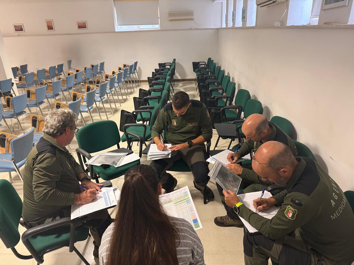 Plan_INFOCAM's tweet image. Durante esta semana desde #INFOCAM de @gobjccm se están realizando formaciones para @AAMM_JCCM en las cinco provincias de #CLM con el objetivo de mejorar el conocimiento de las funciones a desempeñar por un Jefe de Área en la zona de espera durante los #IIFF 🔥