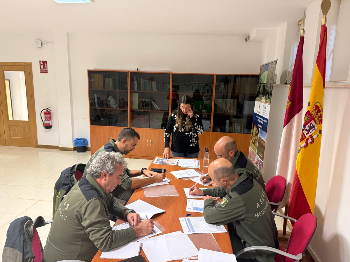 Plan_INFOCAM's tweet image. Durante esta semana desde #INFOCAM de @gobjccm se están realizando formaciones para @AAMM_JCCM en las cinco provincias de #CLM con el objetivo de mejorar el conocimiento de las funciones a desempeñar por un Jefe de Área en la zona de espera durante los #IIFF 🔥