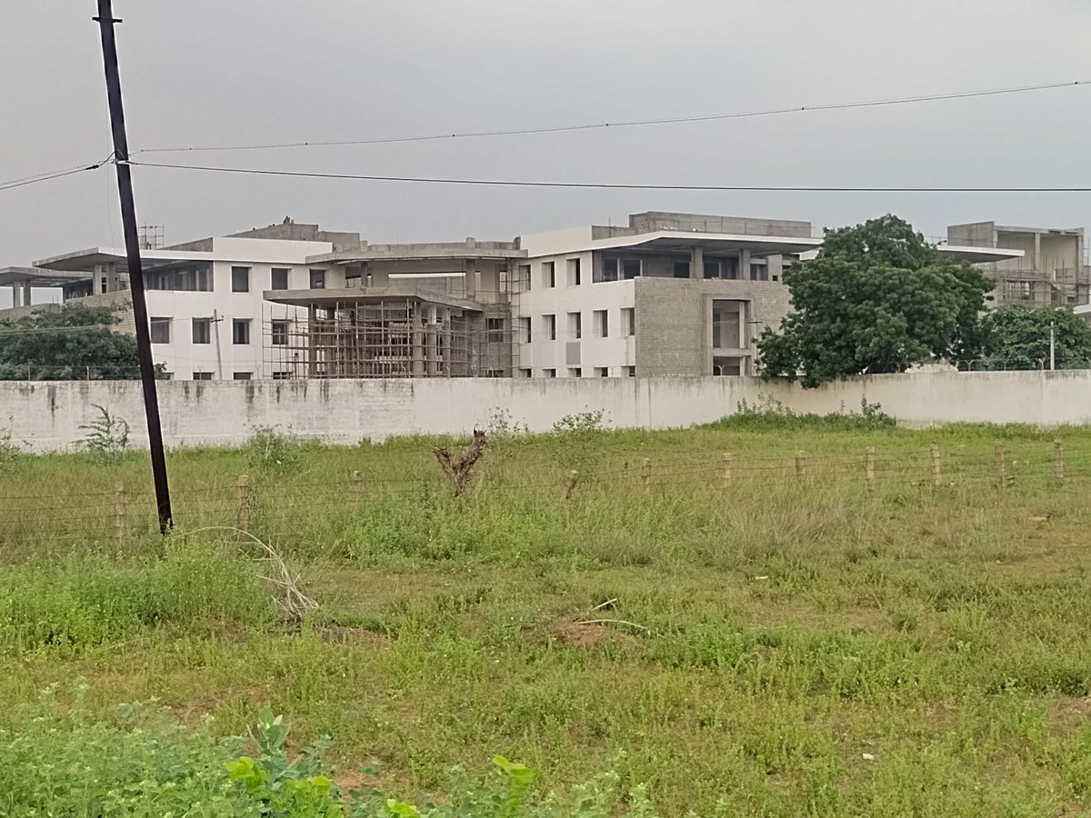 trichyinfraa's tweet image. BIM #Trichy new campus under construction near Kalamavur on Trichy-Pudukottai highway.