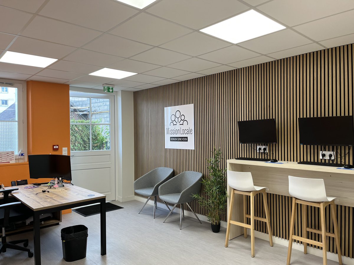 Prefet27's tweet image. #Jeunesse | Au cœur de #Gaillon, la @MissionLocale27 a inauguré ses nouveaux locaux 🏢 le 12/11.

🙋Chaque jeune y est accompagné pour construire son parcours: emploi, formation, santé, citoyenneté...

🤝L'insertion des jeunes est une priorité de l'État.
