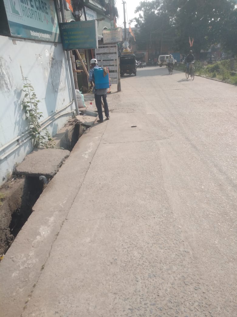 SMC_Sambalpur's tweet image. Spraying of mosquito repellent oil carried out at SRIT Colony to prevent mosquito breeding and control the spread of vector-borne diseases. Residents are advised to keep their surroundings clean, cover water containers, and avoid stagnant water accumulation.
#VectorControl