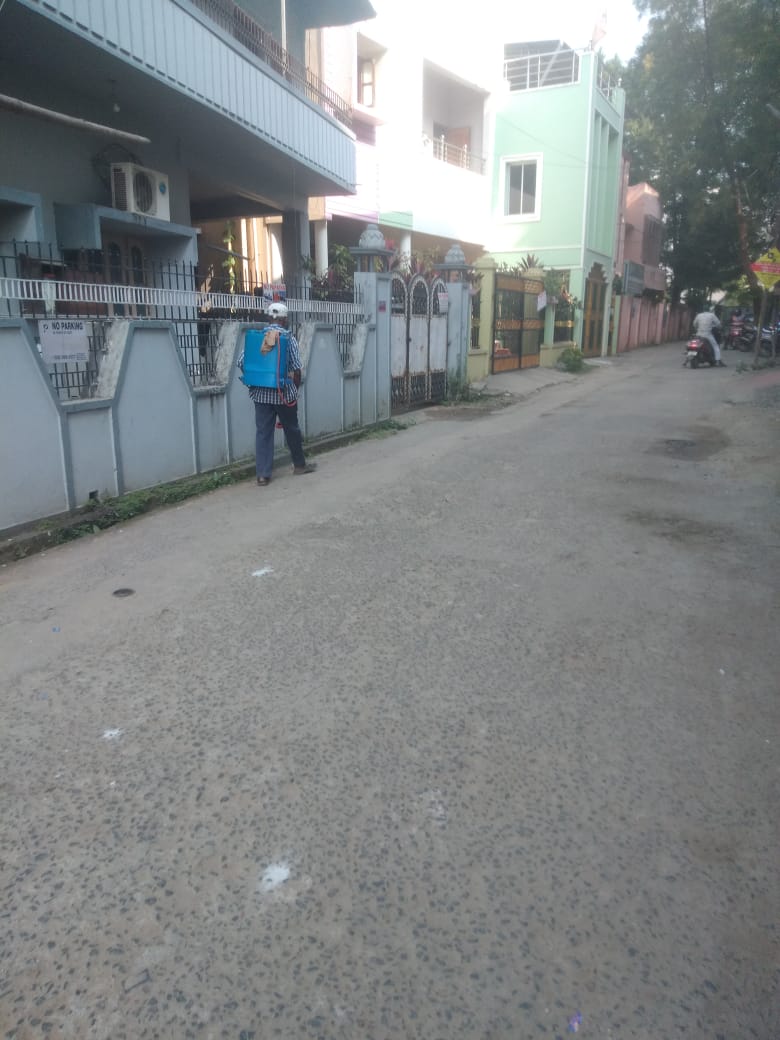 SMC_Sambalpur's tweet image. Spraying of mosquito repellent oil carried out at SRIT Colony to prevent mosquito breeding and control the spread of vector-borne diseases. Residents are advised to keep their surroundings clean, cover water containers, and avoid stagnant water accumulation.
#VectorControl