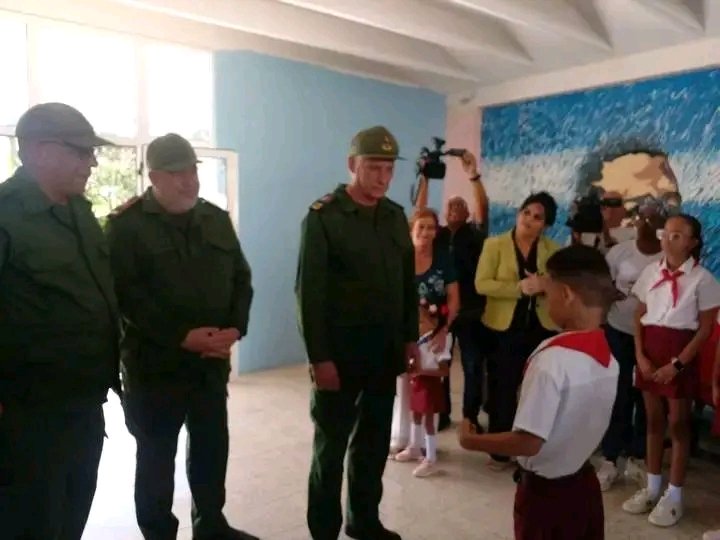 Educa_Gtmo's tweet photo. #DiazCanelEnGuantánamo, inauguró el salón de Estimulación Auditiva Para educandos sordos e hipoacúsicos de la Escuela Especial 14 de junio, @villafruel900 @yoeaberob1, @Marlen31443761, @naimatrujillob, @1raTrinchera, @PartidoPCC @AlisAzahares, @ArlettyLeyva. https://t.co/o8aKWug9iS