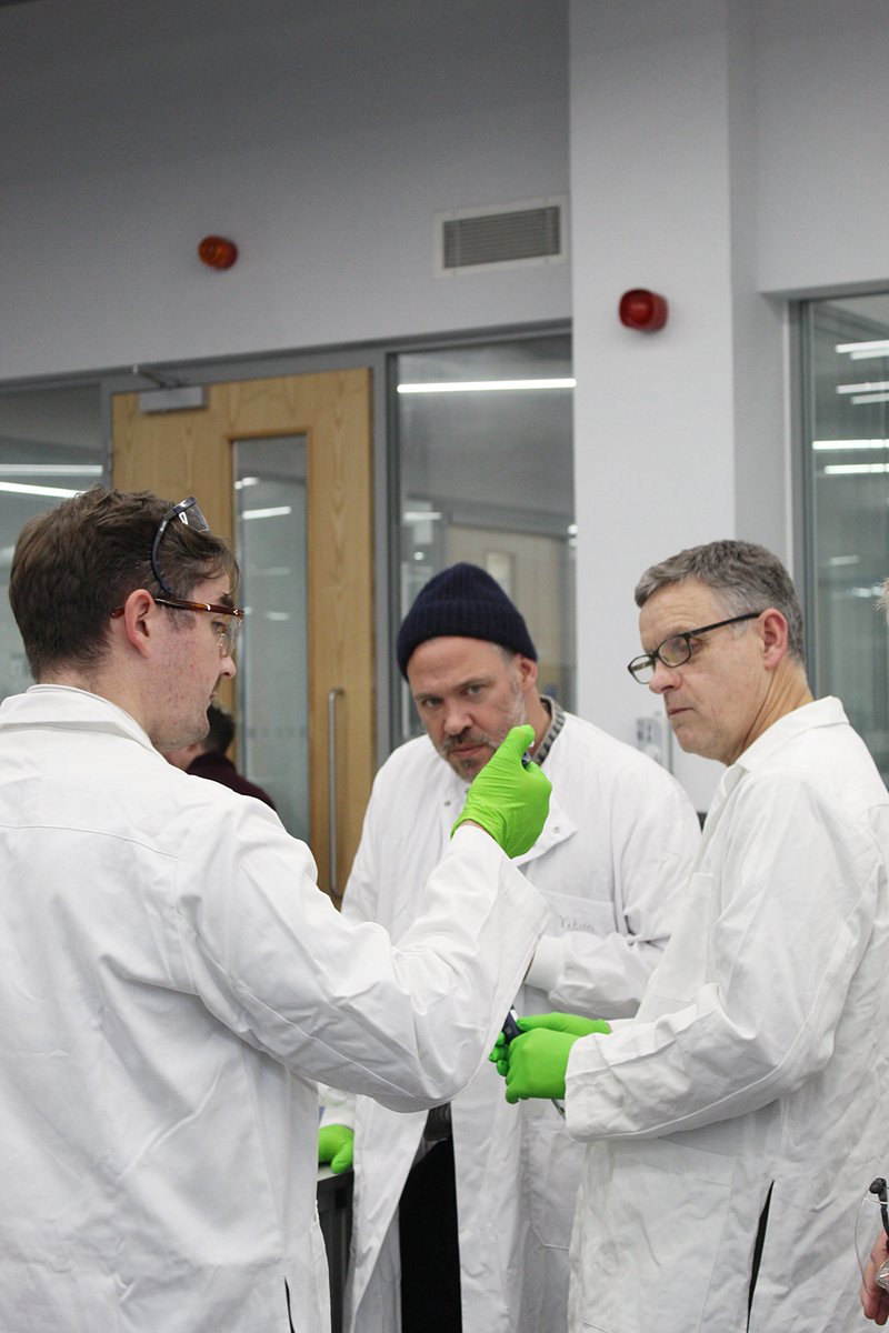 QMULSEMS's tweet image. Fantastic day showing Will Young, Lush and @AnimalAid  our pioneering organ-on-a-chip research in action, through hands on workshops with academic leads.

Huge thanks to our visitors for their enthusiasm and help to raise awareness of our work!

@QMUL #organonachip #animaltesting