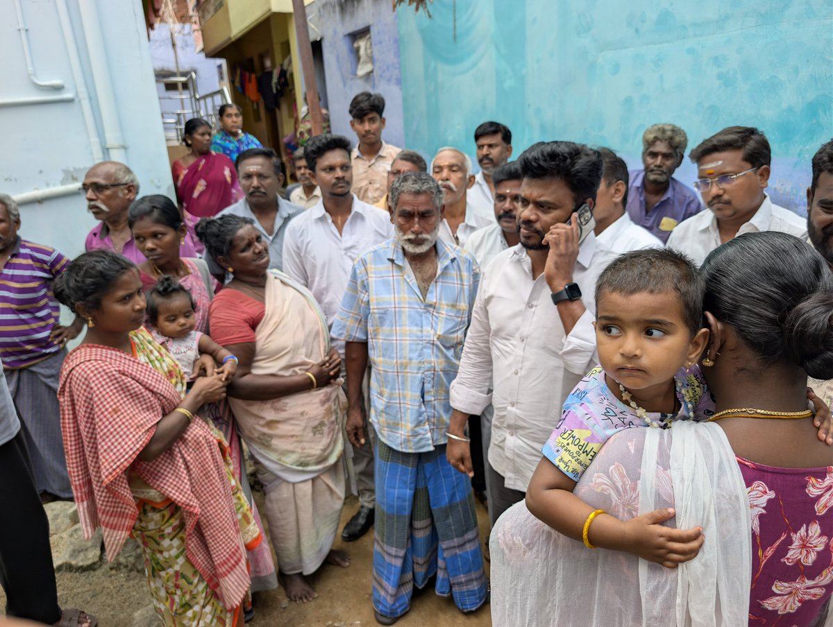 AnanthAyyasamy's tweet image. Met the families of Mr. Thalapathi Suresh and Mr. Isakki from Kanmaniyapuram &amp;amp; Muthukrishnapuram in #Tenkasi District, who were #abducted at gunpoint by #extremists in #Mali, and apprised them of the efforts being taken for their safe rescue.

Under the guidance of @nainarbjp,
