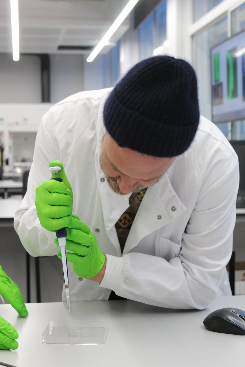 QMULSEMS's tweet image. Fantastic day showing Will Young, Lush and @AnimalAid  our pioneering organ-on-a-chip research in action, through hands on workshops with academic leads.

Huge thanks to our visitors for their enthusiasm and help to raise awareness of our work!

@QMUL #organonachip #animaltesting