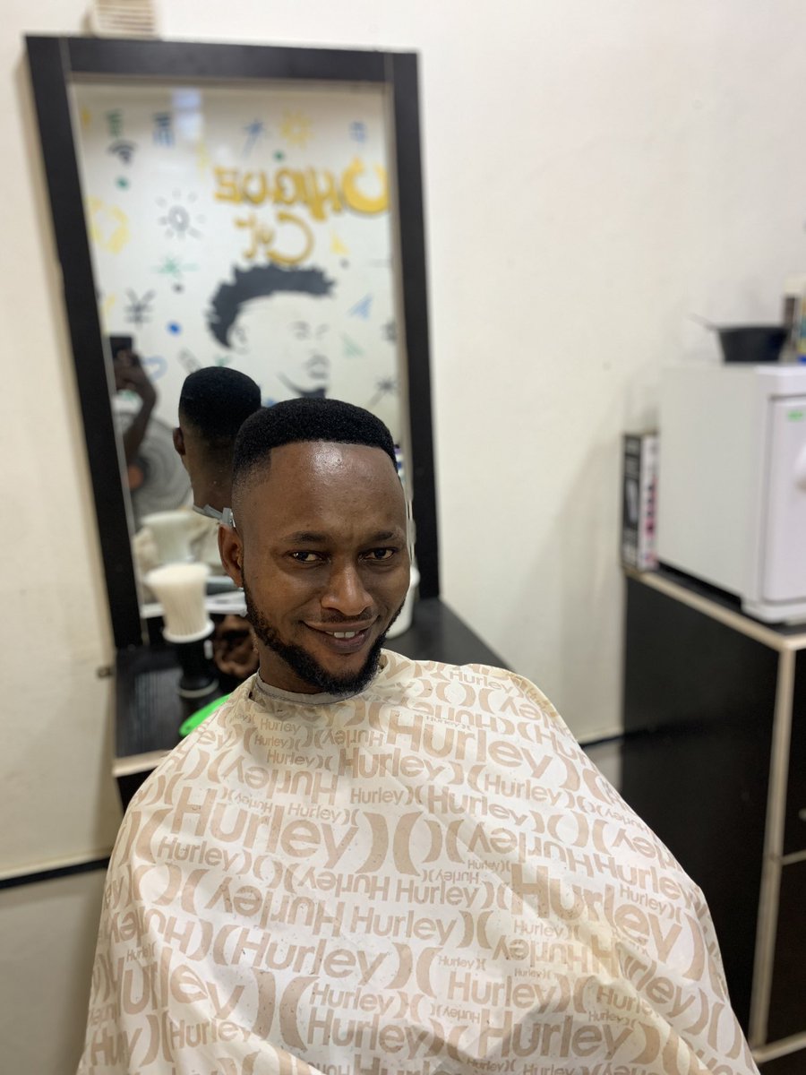 Unique_Cutzz's tweet photo. A barber's job is to make people look good, but a great barber makes people feel good.
💇‍♂️💇‍♂️💈💈💥💥👏❤️
#uniquecutz 
#jamoocutz https://t.co/n2CdmKr2Fd