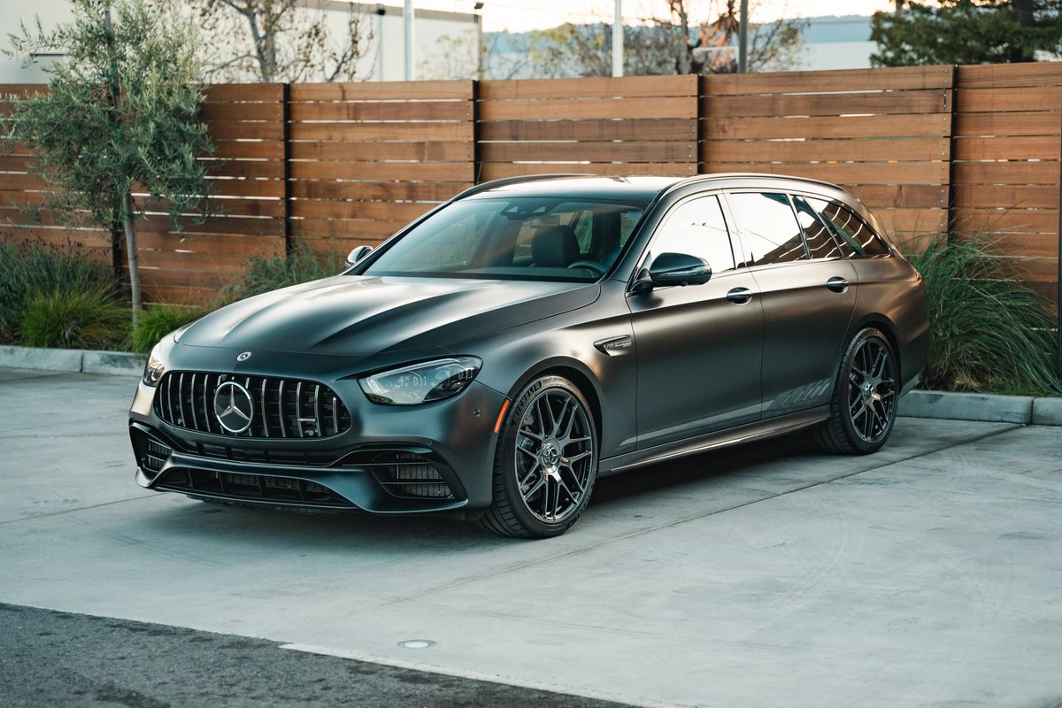 Built to mark the end of the V8 E-Class.
The closing chapter of a celebrated lineage. 
Limited to 999 units and finished in Graphite Grey Magno, the Final Edition marked the end of the V8 E-Class. 
Beneath the subtle finish lay the familiar 4.0-litre bi-turbo V8, untouched in