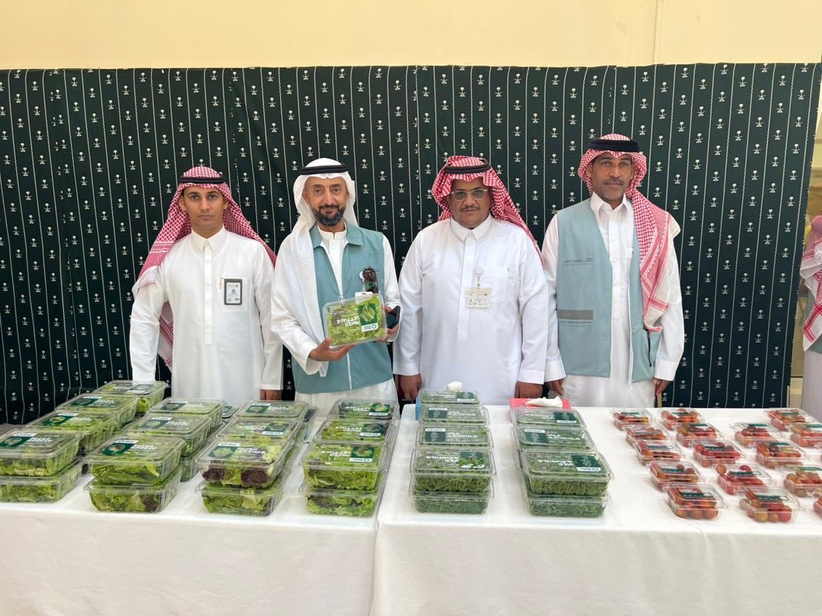 juc_uqu's tweet photo. بالتعاون مع وزارة البيئة والمياه والزراعة بمحافظة الجموم؛ أقامت الكلية ممثلةً بقسم الأحياء معرضًا لعرض المنتجات الزراعية والعضوية،  وأقيم على هامش المعرض محاضرة توعوية، وبعض المنشورات العلمية. https://t.co/3r2AM8nsBd