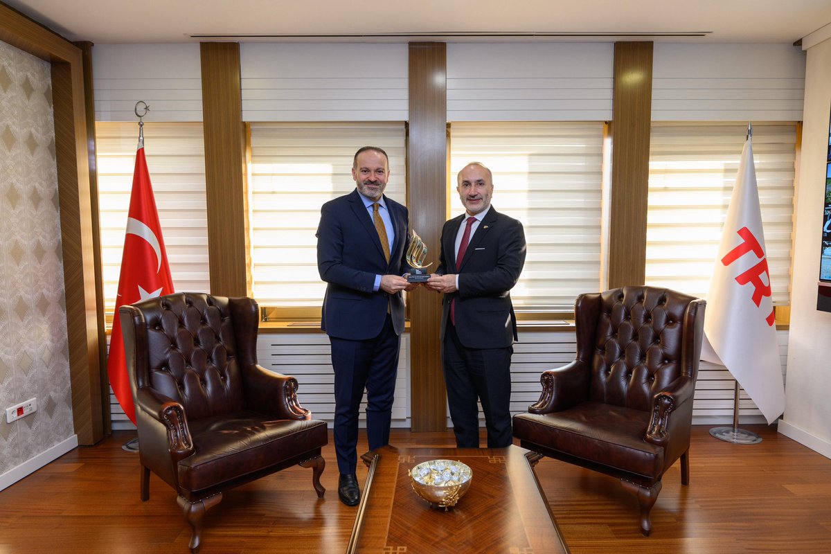 iyodulleri's tweet photo. Bugün İlim Yayma Ödülleri olarak TRT Genel Müdürü Prof. Dr. Mehmet Zahid Sobacı’yı ziyaret ettik. Yaklaşan İlim Yayma Ödülleri Ödül Töreni heyecanını bizimle paylaştığı için kendisine teşekkür ederiz. 

#ilimyaymaödülleri https://t.co/s8llddXWTY