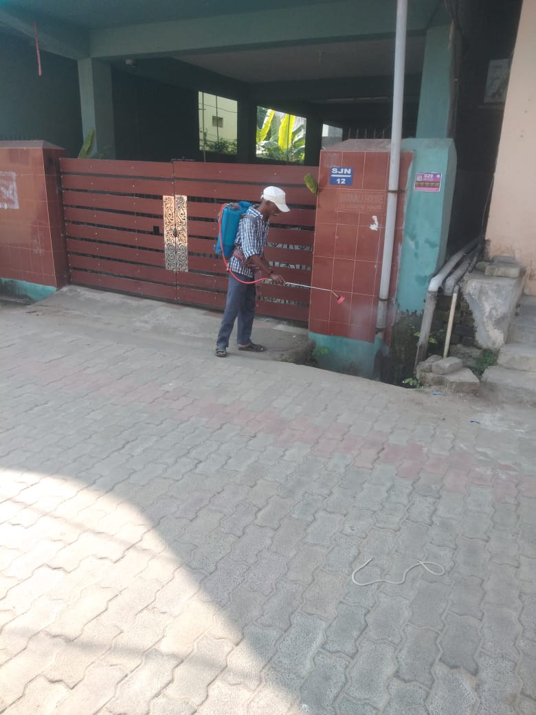 SMC_Sambalpur's tweet image. Spraying of mosquito repellent oil conducted at Sahajognagar to curb mosquito breeding and ensure a healthier environment for residents. Citizens are urged to maintain cleanliness, remove stagnant water, and support the ongoing anti-mosquito drive.
#VectorControl