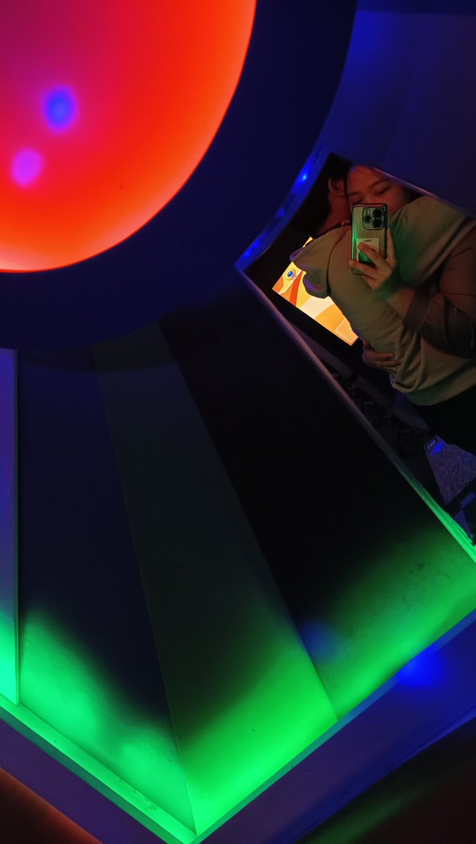 carefull__hm's tweet image. dia kecintaan bgt sama aku😚