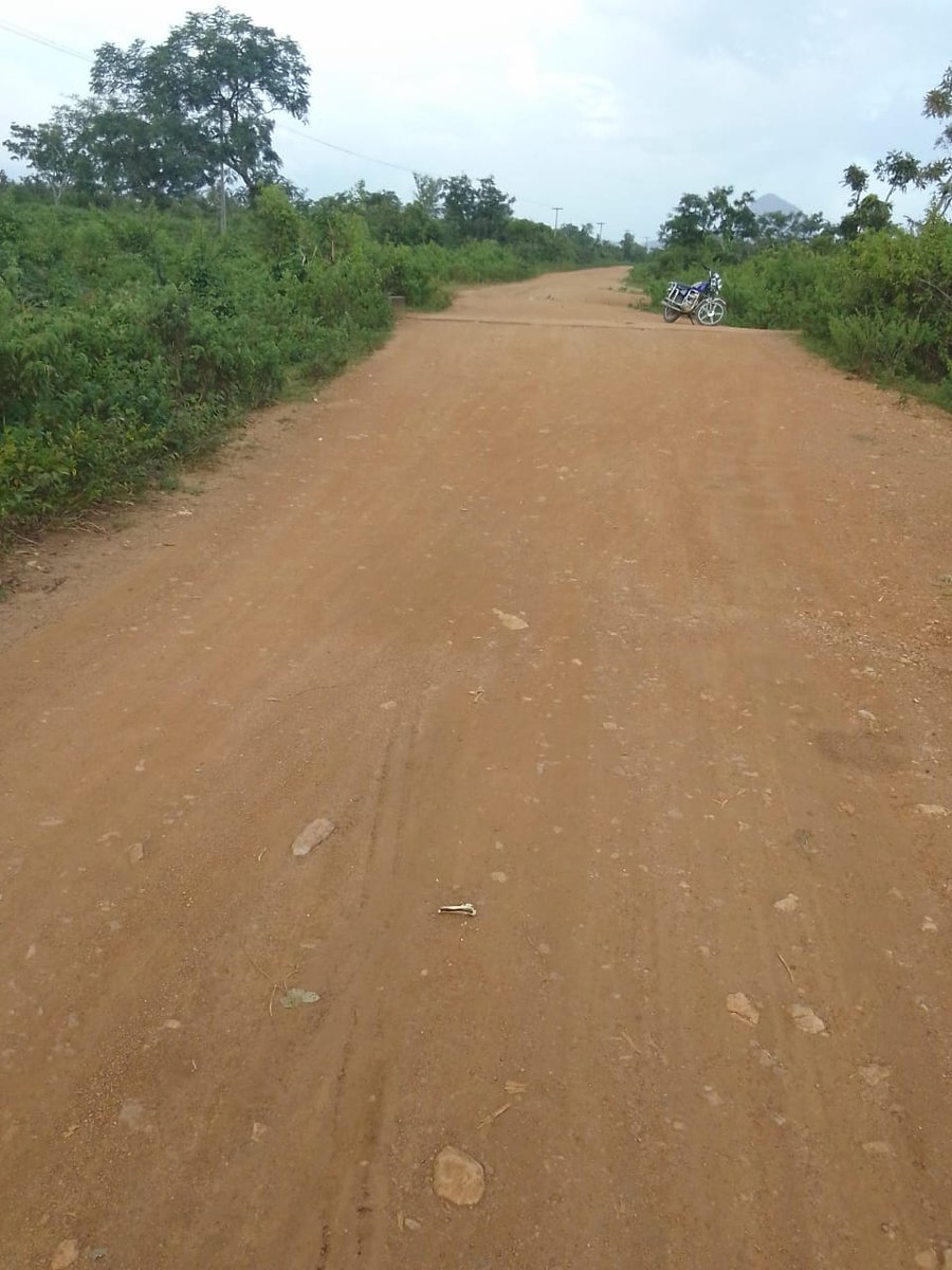 TrackaNG's tweet image. N350m was allocated for the Construction of Culverts, Drainages, Bridges in Akwanga–Ancho–Ungwan Zaria Road, Nasarawa state in the 2024 FG Budget.

We tracked and report that the project is yet to start. Residents say that no work has been carried out on this road in the past…