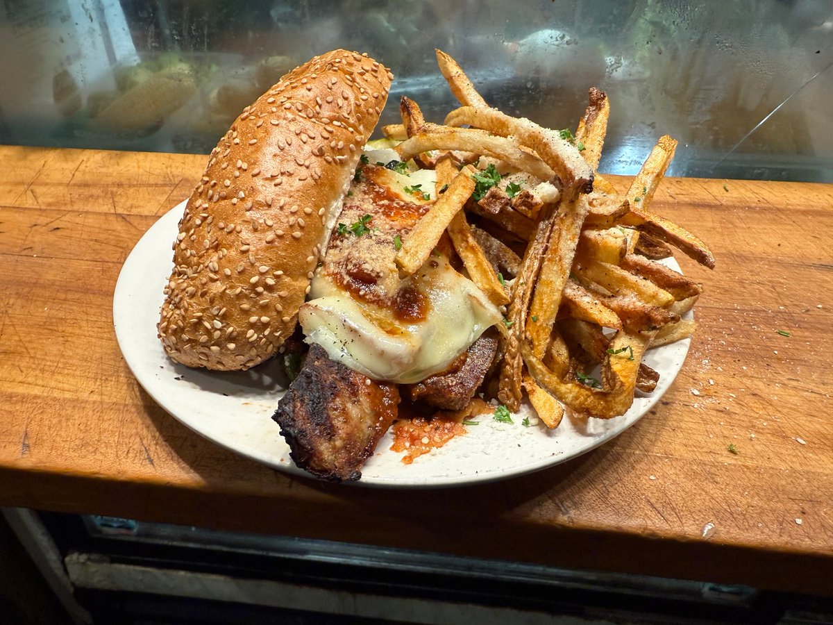 4thBase1's tweet image. Craving something hearty and flavorful? Meet your match with the Italian Bomber Sandwich at 4th Base Restaurant!😋 Savor our mild Italian sausage topped with sautéed mushrooms, onions, peppers, homemade marinara &amp;amp; mozzarella.🥪🧀 #FoodLovers #TasteTheGoodness #4thBaseDelights