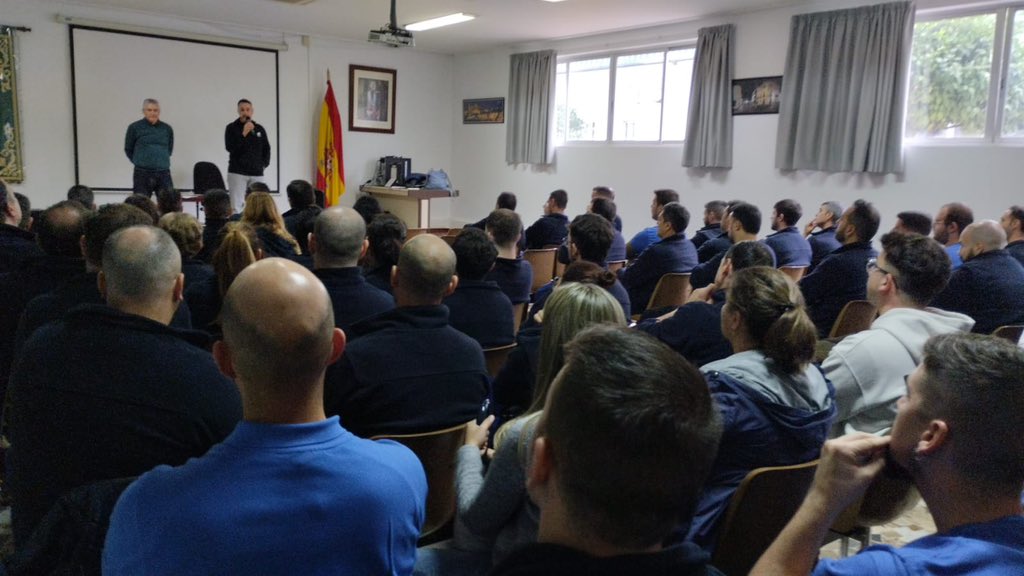 ccoodefensa's tweet photo. Continuamos con las Asambleas 😌
Hoy un éxito de asistencia en el Parque Central Mantenimiento de Vehículos de Ruedas N°2 en Córdoba. 
#MinisterioDeDefensa https://t.co/fKqHsHOmI2