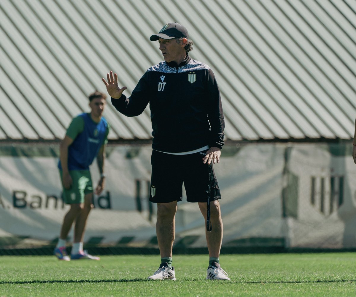 Club A. Banfield tweet media