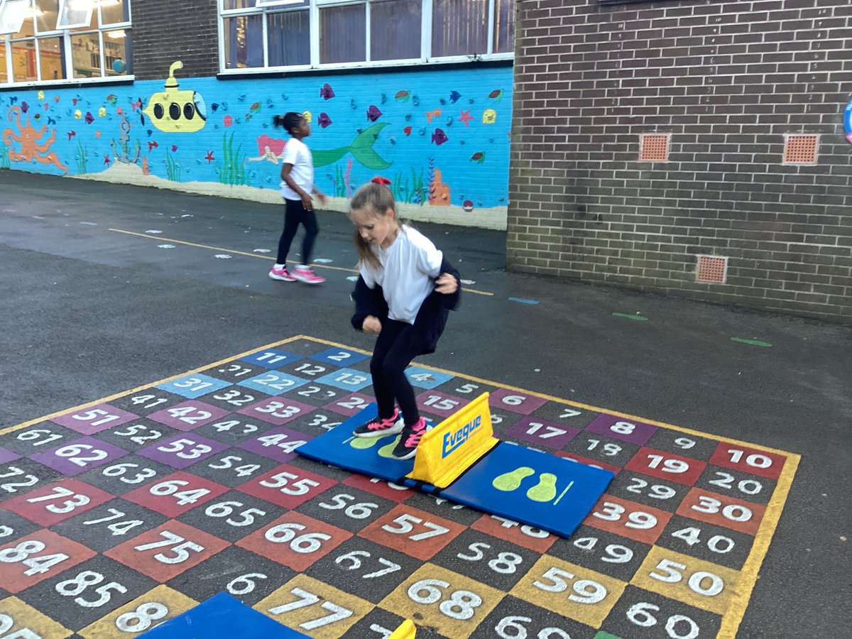 HorwichParishCE's tweet photo. Years 3 and 4 Athletics After School Club! #hpy3 #hpy4 https://t.co/PJuFNFDBde