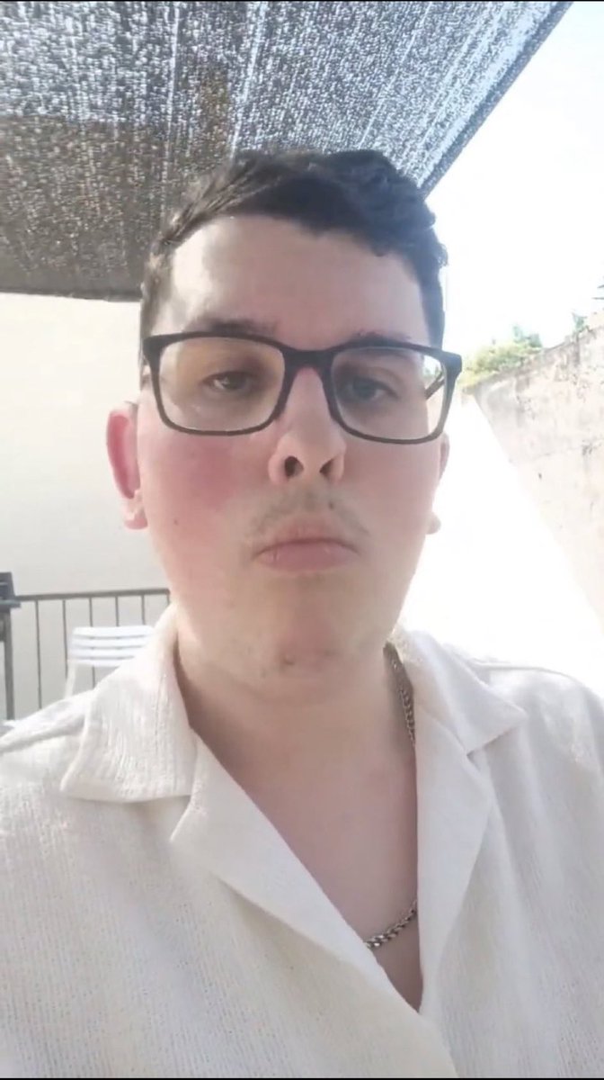 scofieldrm_'s tweet image. “A mi que me digan  que es bueno  llenar España de mujeres que no trabajan y que el único libro que han leído és el Corán no me suena muy convincente la verdad”