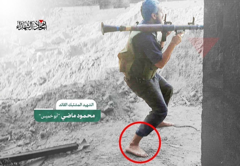 Şehit Muhammed Madi..

- Ayakkabısız tanklara karşı dimdik duran bu kahramanları unutmayın..!!