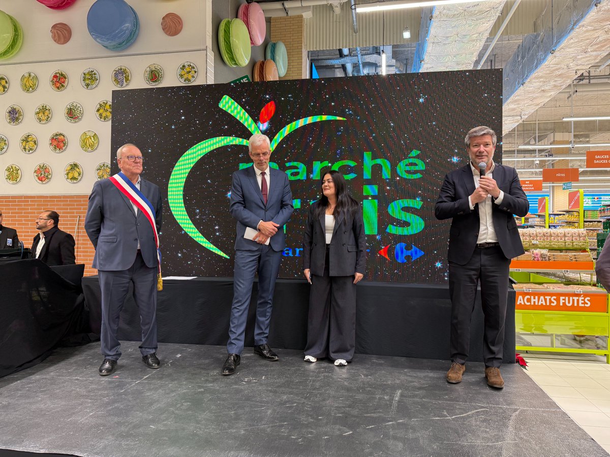 GMothron's tweet image. ❄️ Le nouveau Marché frais Porte Saint-Germain ouvre ses portes à #Argenteuil ! Sur l’ancienne friche Renault, un #commerce de 8 000㎡ moderne et fonctionnel prend vie. Un lieu pensé pour le quotidien des Argenteuillais qui intègre un espace artistique de grande qualité.