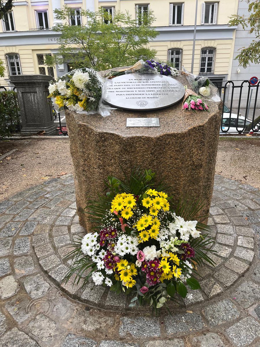 #attentatsdu13novembre,10 ans après, un moment de recueillement avec la communauté française, les autorités espagnoles <a href="/PoderJudicialEs/">Poder Judicial</a> <a href="/MADRID/">Ayuntamiento Madrid</a> <a href="/BorjaFanjul/">Borja Fanjul</a>, internationales <a href="/UN_OCT/">United Nations Office of Counter-Terrorism</a> &amp; les associations de victimes <a href="/_AVT_/">AVT</a>. 
Merci à l’Espagne pour sa coopération face au terrorisme.