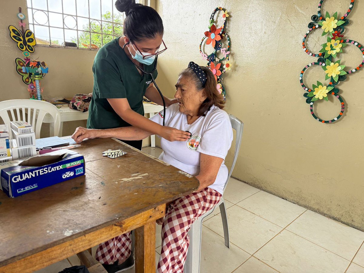 saludazuay_'s tweet photo. #MSPEnTerritorio | En las comunidades y barrios de #CamiloPonceEnríquez, @saludcz6oficial brinda:
🌡️ control de signos vitales
 🧑‍⚕️ atención médica y odontológica,
 💊 entrega de medicamentos y charlas educativas, con el objetivo de acercar los servicios a toda la población. https://t.co/SqXk3MaKYe