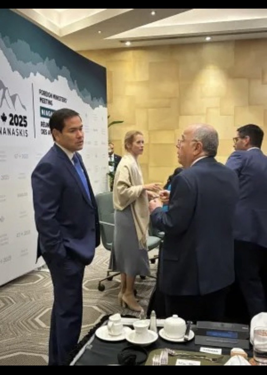 GayerGus's tweet image. Essa foi a tal &quot;reunião&quot; entre Rubio e o Office boy do LULA. 
Em pé durando menos de 5 minutos