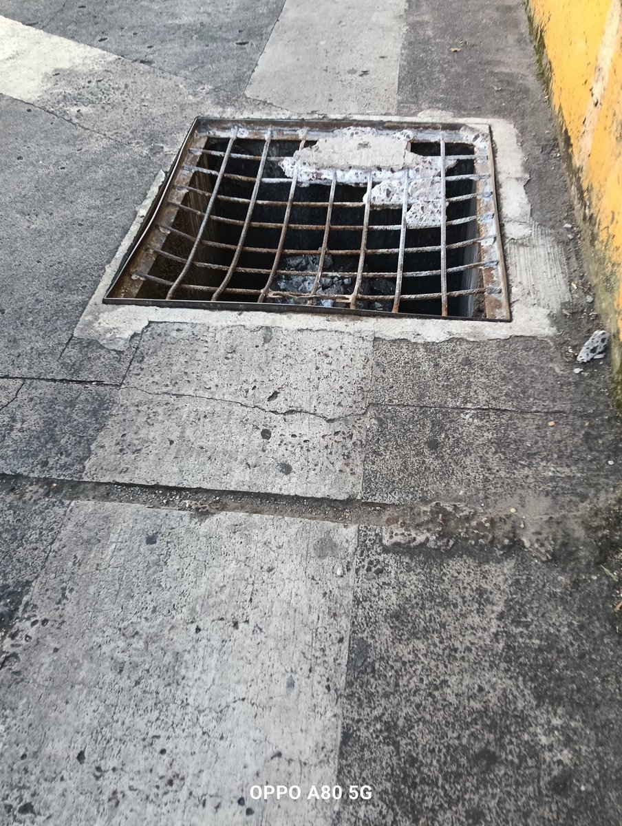 ALBERTOGSEDAS's tweet image. Un llamado a @CFE_Contigo registro sin tapa en la calle Sebastián Camacho casi esqycon Allende en #Xalapa @AytoXalapa  @VialidadXalapa