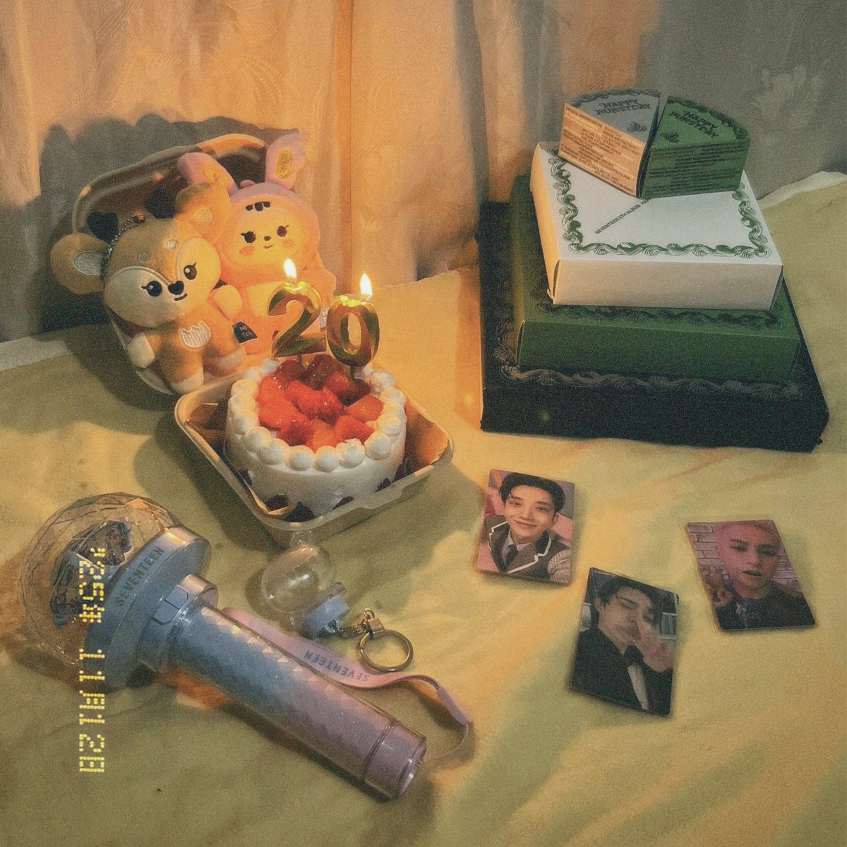 cherishuas's tweet image. i'm finally celebrating my 2nd birthday with @pledis_17! 🥹💘

happy burstday, self! 🎂