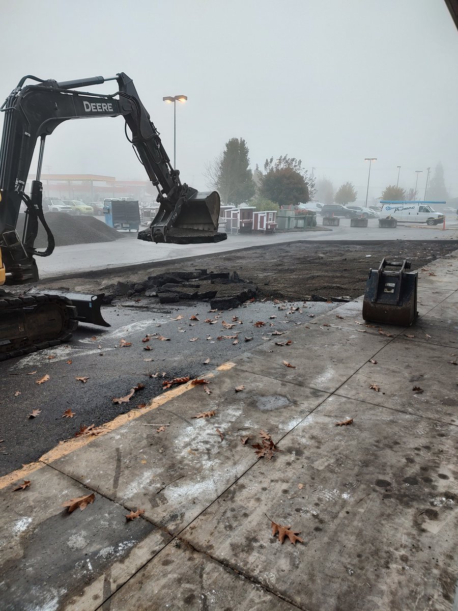#ThrowbackThursday In November 2022, construction was started to make some much needed updates at your McMinnville Wilco Store. Including a covered drive thru load out, paved fencing and gate yard, an additional (and larger) warehouse, and new poly covering on the greenhouse. The