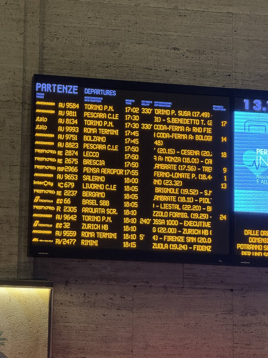 lilli_guidetti's tweet photo. Ma perché Trenitalia non comunica che ci sono TUTTI  i treni in ritardo  sul tabellone…. Una vergogna # Trenitalia https://t.co/xaGg8ai8bc