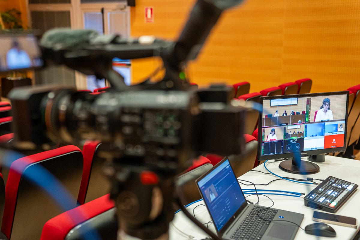 📷| La pedagoga Martina Pérez Oliván ha participado en la mesa redonda 'Bienestar en jóvenes: pautas, consejos y oportunidades' de la #SemanadelaCienciaUR2025

🎥Lo puedes volver a ver aquí 👇
🔗f.mtr.cool/snbeavnfsb

@fecyt_ciencia #UCCUnirioja <a href="/lariojaorg/">Gobierno de La Rioja</a> @aytologrono