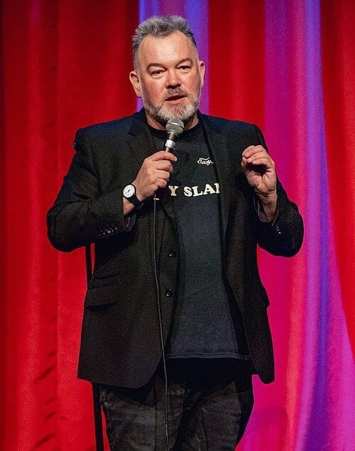 StandUpForTrmp's tweet image. 🚨BREAKING: Comedian Stewart Lee says that he will not be performing in the United States under Donald Trump’s Presidency.

We do not care.

What&apos;s your reaction?
