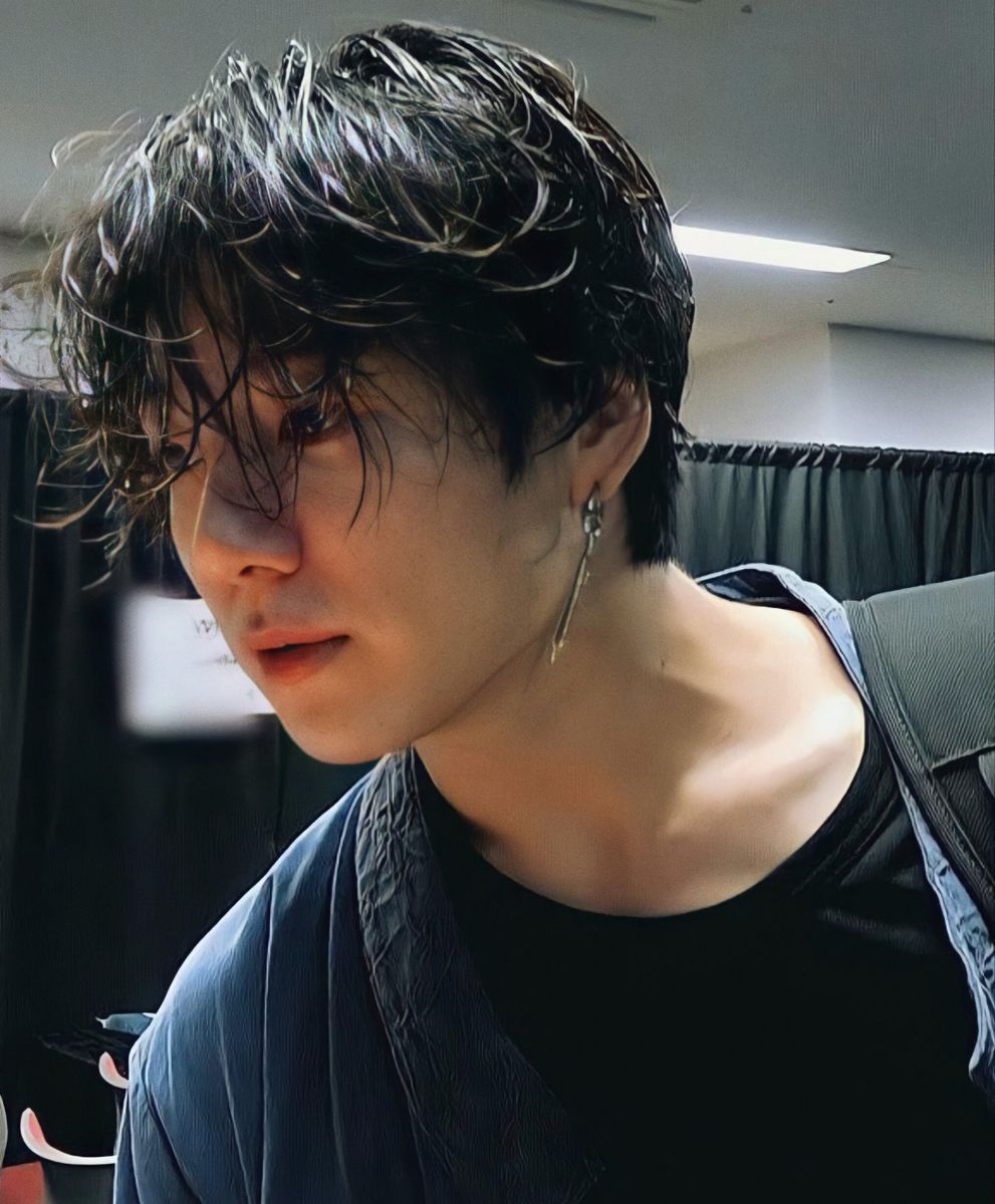 So we all collectively agree that sperm hair style is the hottest hairstyle on jungkook?