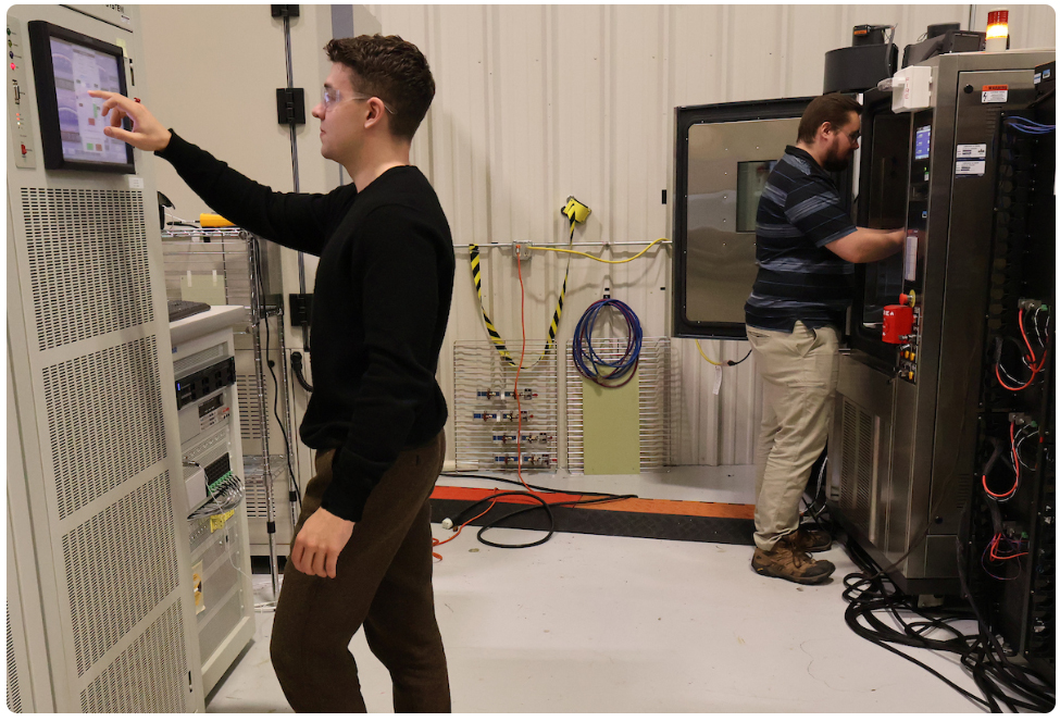 AuroraFlightSci's tweet image. We&apos;re developing high-performance energy systems that will enable the next generation of aviation. Inside our advanced energy lab, #engineers design, build, and test custom batteries and fuel cell systems tailored specifically for #aerospace applications. aurora.aero/2025/01/28/aur…